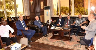 محافظ الأقصر يستقبل نائب وزير الإسكان لمناقشة خدمات الصرف الصحي المتكاملة 