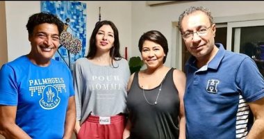 شيرين عبد الوهاب تتوسط حميد الشاعرى وطارق مدكور وتعلق: صورة فيها التاريخ بيتحدث عن نفسه