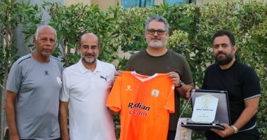 ميكالى مدرب المنتخب الأوليمبى يزور مران فاركو.. صور 