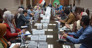 محافظ القليوبية يناقش مع التخطيط العمرانى إنشاء قواعد بيانات البنية الأساسية