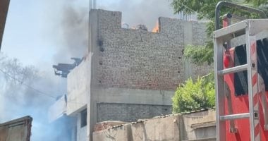 السيطرة على حريق نشب على سطح منزلين في قنا