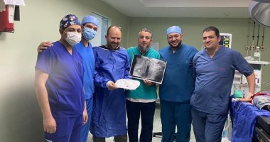 فريق جراحي بمستشفى الأطفال التخصصى ببنها يستخرج "حلق معدني" من صدر طفل