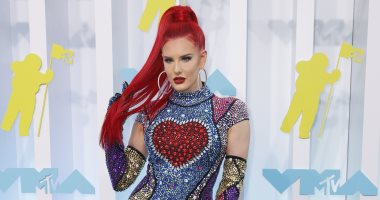 جوستينا فالنتين و بلاكبينك الكورى يخطفان الأضواء فى حفل MTV