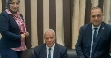 جمارك المطار تضبط راكبين بحوزتهما حشيش وشيكولاته بالمخدرات