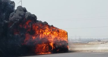 احتراق أتوبيس بالطريق الأوسطى اتجاه حلوان.. صور