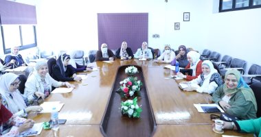 نائب رئيس جامعة الأزهر يترأس اجتماع كلية الصيدلة لمناقشة حفل اليوبيل الفضى