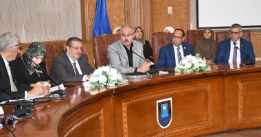 رئيس جامعة قناة السويس يجتمع بمنسقى الإدارة العليا للأيزو 9001/2015   