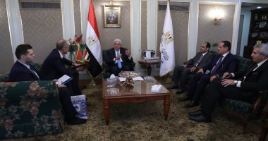 وزير التعليم العالى يبحث دعم علاقات التعاون العلمى والبحثى مع بيلاروسيا