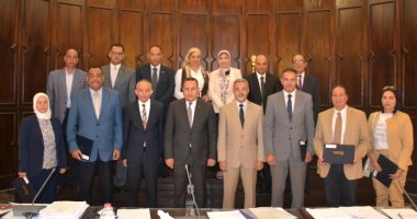 رئيس جامعة الإسكندرية يكرم المشاركين فى تنظيم كأس الجامعات المصرية