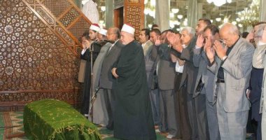 جنازة نجيب محفوظ.. كيف ودعت مصر كاتبها الأشهر؟.. اعرف التفاصيل