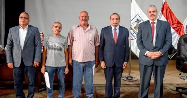 جامعة بنى سويف تكرم أعضاء الجهاز الإدارى ممن بلغوا السن القانونية.. صور