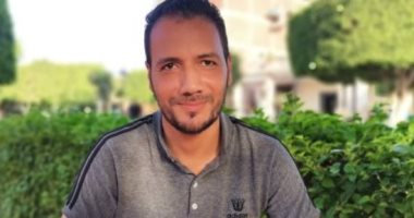 عامل يعثر على مشغولات ذهبية و150 ألف جنيه داخل حقيبة ويعيدها لأصحابها بالمنيا