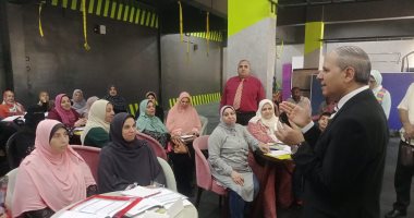وكيل تعليم كفر الشيخ يتفقد تدريب معلمى الصفوف الأولى بالمرحلة الابتدائية.. صور