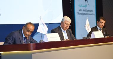 رئيس جامعة أسيوط يشارك فعاليات مشروع الشهادات الدولية المهنية فى التدريس