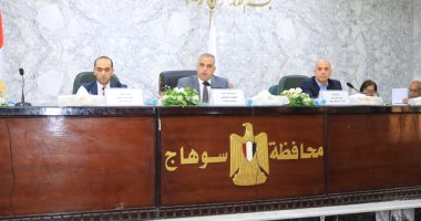 محافظ سوهاج يناقش آليات البدء فى تنفيذ المرحلة الثانية من تطوير الكورنيش الغربى