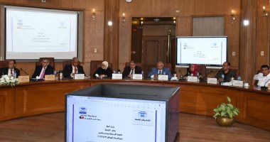 مجلس جامعة قناة السويس يناقش قوافل حياة كريمة وبدء الدراسة فى الجامعة الأهلية