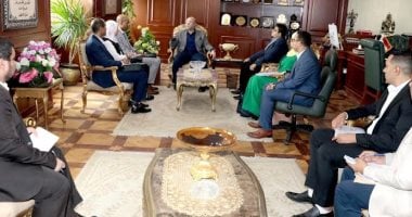 محافظ بنى سويف يلتقى أعضاء وحدة مبادرة "حياة كريمة" بوزارة التنمية المحلية