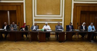 رئيس قطاع الإسكان تبحث مع مديرى المديريات دفع عجلة العمل بالمشروعات القومية