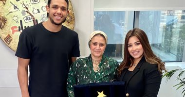 ساب حبه الأول عشان ما بتحبش الاسكواش.. ست الحبايب تكشف أسرار حياة مصطفى عسل