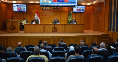 محافظ القليوبية يناقش مستجدات ملف التقنين والتصالح والطريق الدائرى