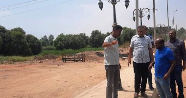 محافظ أسوان يكلف نائبه بالمتابعة الميدانية للمشروعات الجارية ضمن حياة كريمة