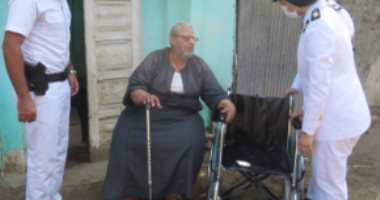 فى استجابة فورية.. وزارة الداخلية تهدى مواطنا كرسى متحرك بالغربية