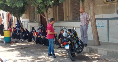 وصول جثمان الإعلامى جلال عوارة للمسجد.. والمئات يستعدون لأداء صلاة الجنازة