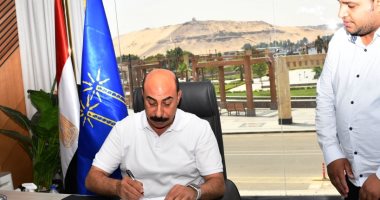 محافظ أسوان يعتمد الدفعة الأولى لتمليك منازل منطقة البشارية والعبابدة