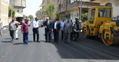 رصف عدد من شوارع مدينة قنا.. والمحافظ يشدد على تطبيق أعلى معايير الجودة