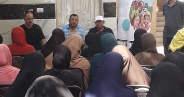 "مياه الفيوم" تعقد ندوة وورشة لتعليم مبادئ "السباكة" للسيدات بقرية قوتة