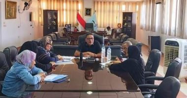 رئيس مدينة رأس غارب يناقش 20 طلبا خلال لقاء المواطنين الدورى