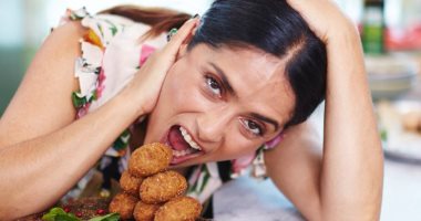 فى عيد ميلاد سلمى حايك.. كيف تحافظ على جمالها ورشاقتها فى سن الـ56