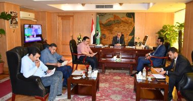 محافظ الفيوم يطالب بإعداد جدول تفصيلى بعدد محطات الصرف الصحى بحياة كريمة