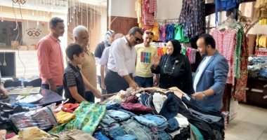 إقبال على معرض "كلنا واحد" بمطوبس لتوفير الملابس الجاهزة والأدوات المدرسية