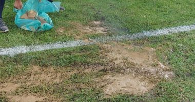 منتخب مصر للناشئين يشكو أرضية مباراة المغرب فى كأس العرب