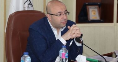 محافظ بنى سويف يناقش مع مدير الأبنية التعليمية المشروعات الجارية بالقطاع