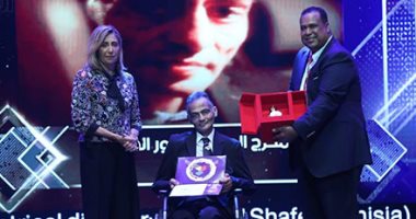 أنور الشعافى: مصر هبة النيل ومهرجان المسرح التجريبى هبة المسرحيين فى العالم