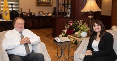 وزيرة الهجرة تبحث مع محافظ البنك المركزى تقديم تيسيرات للمصريين بالخارج