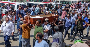 وصول وزيرة الثقافة وخالد جلال إلى جنازة المخرج على عبد الخالق