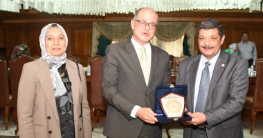 الطاقة الذرية تبحث مع جامعة عين شمس تأهيل الخريجين لسوق العمل