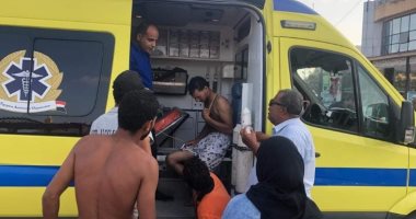 إنقاذ شاب من الغرق بشاطئ بورسعيد.. صور 
