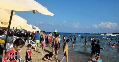 الأسعار والأسماء.. رسوم دخول شواطئ الإسكندرية الـ61 تبدأ ببلاش وأغلاها 25 جنيها.. "السياحة والمصايف": نواجه بحزم أى محاولة استغلال.. وحملات دورية للتفتيش على الأسعار.. غرامات مالية على 9 أماكن مخالفة.. صور