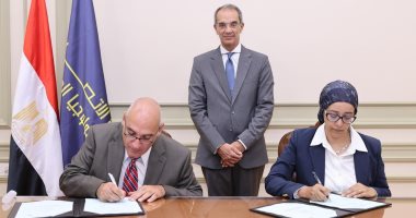 "الاتصالات" تعلن توقيع مذكرة تفاهم لإعداد كوادر بشرية متخصصة فى صناعة الإلكترونيات 