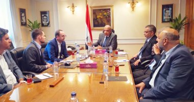 وزير قطاع الأعمال العام يتابع موقف مشروع إنتاج السيارات الكهربائية 