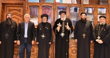 البابا تواضروس يستقبل مطران شبرا الخيمة والأسقف العام للمحلة الكبرى