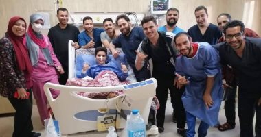 خروج طفل مصاب بمرض نادر من العناية المركزة بمستشفى ملوى بعد تحسن حالته