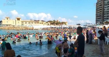 شواطئ شرق الإسكندرية الأكثر إقبالا.. 19 شاطئا من المندرة لـ"ستانلى" تتميز بحواجز الأمواج الآمنة وتنوع الأسعار وبعضها مجانى.. شاطئ ذوى الهمم وسيدى بشر وميامى الأشهر.. و"بير مسعود" أهم المعالم السياحية.. صور