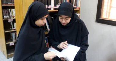 البحث عن الذات فى بنى سويف.. شقيقتان تقفزان من محو الأمية إلى ليسانس الآداب.. حنان وليلى حصلتا على 77% و72% فى الثانوية العامة والتحقتا بقسم التاريخ.. وتؤكدان: نحلم بالدكتوراه والفضل لوالدى وحفظ القرآن.. صور