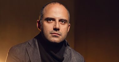 حازم سمير رب أسرة يعانى من ضغوطات الحياة في مسلسل "إيجار قديم"