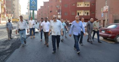 محافظ أسيوط يتفقد أعمال رصف شارع سيتي وتفرعات شارع يسرى راغب بحي غرب  